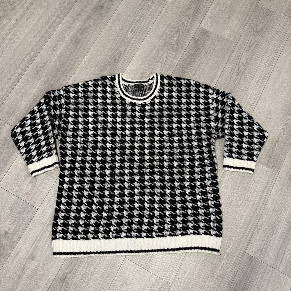 Torrid Houndstooth Black White Size 3 Crew Neck Dropped Shoulder Design